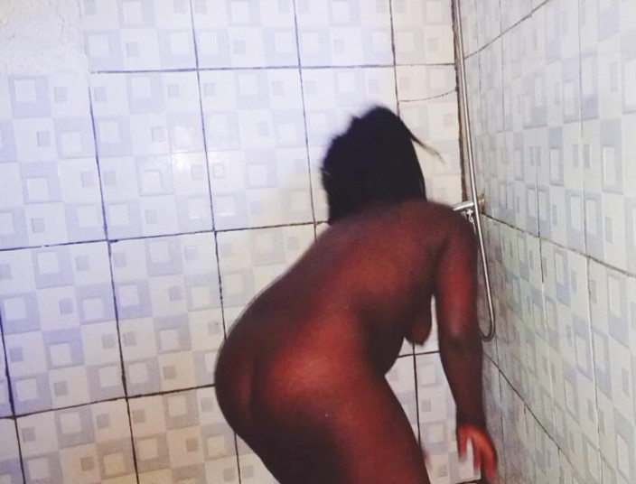 Bad boy studio: Ma salope se fait baiser dans la salle de bain,...