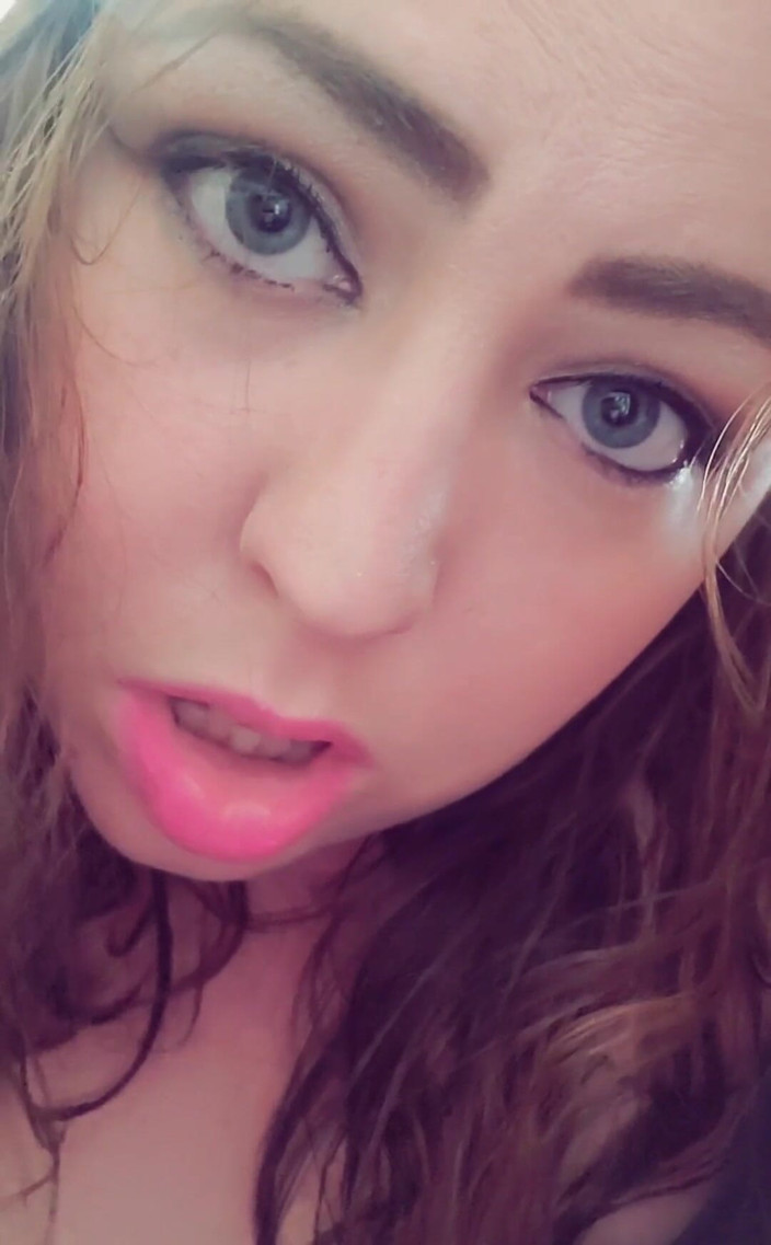 KinkyKatie: Imaginează-ți că ești în spatele meu, făcându-mă să pun aceste fețe....