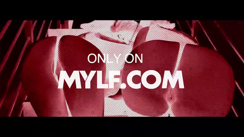 Mylf Official: Milf cu țâțe uriașe Lilian Stone are mâinile legate și pizda ei...