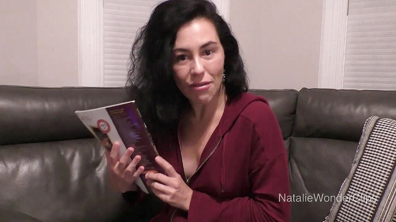 Natalie Wonder: Ibu tiri merampas stash lucah MILF anda dan kemudian membuat...