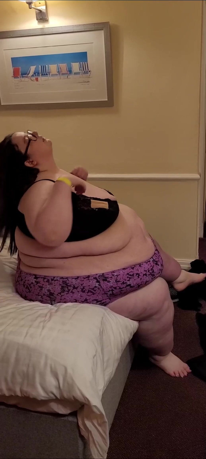SSBBWLadyBrads: Товстушка стриптизерка