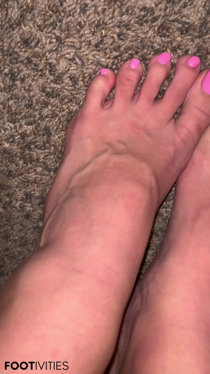 footivities: Veiny Picioare după duș - tachinare tăcută de Ivys Footivities