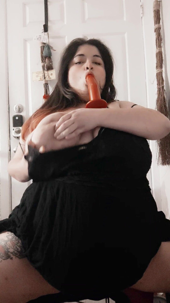Domina Succubus: Consolador rojo me puso tan mojado