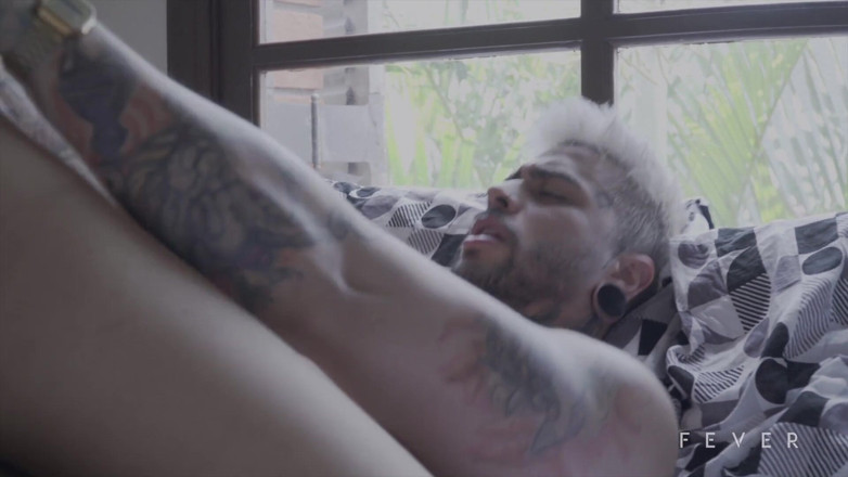 Fever Films: 18 anos, primeira vez pornô com uma estrela pornô
