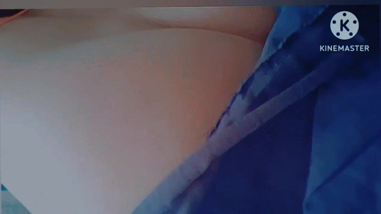 TricolorMusic3: La niña estaba muy sola, no tenía amigos, era muy...