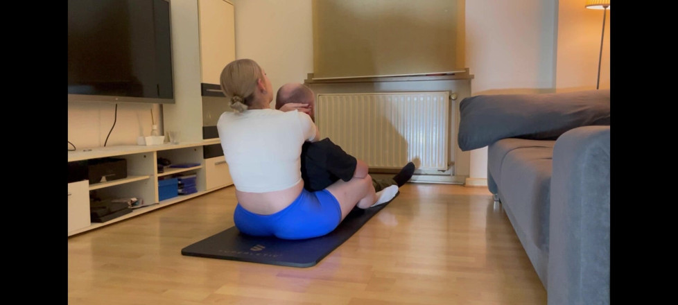 Lizzy Crush: Headscissors in Blue Shorts