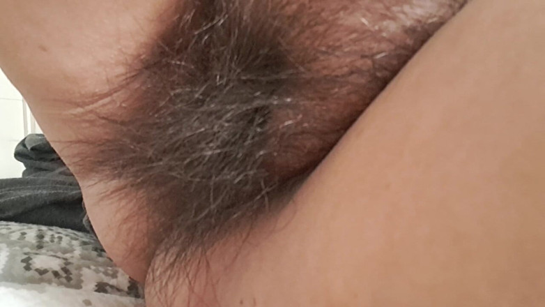 Mommy big hairy pussy: Tournage de la grosse chatte d’une MILF mature