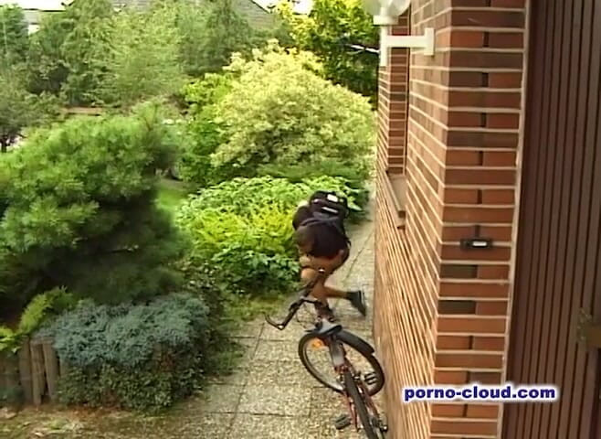 Porno Cloud: Plaisir de grosses nanas - DVD