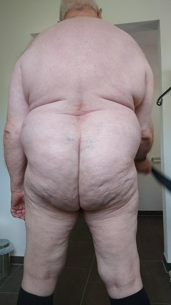 Karlchengeil: Punie pour avoir bu ma pisse