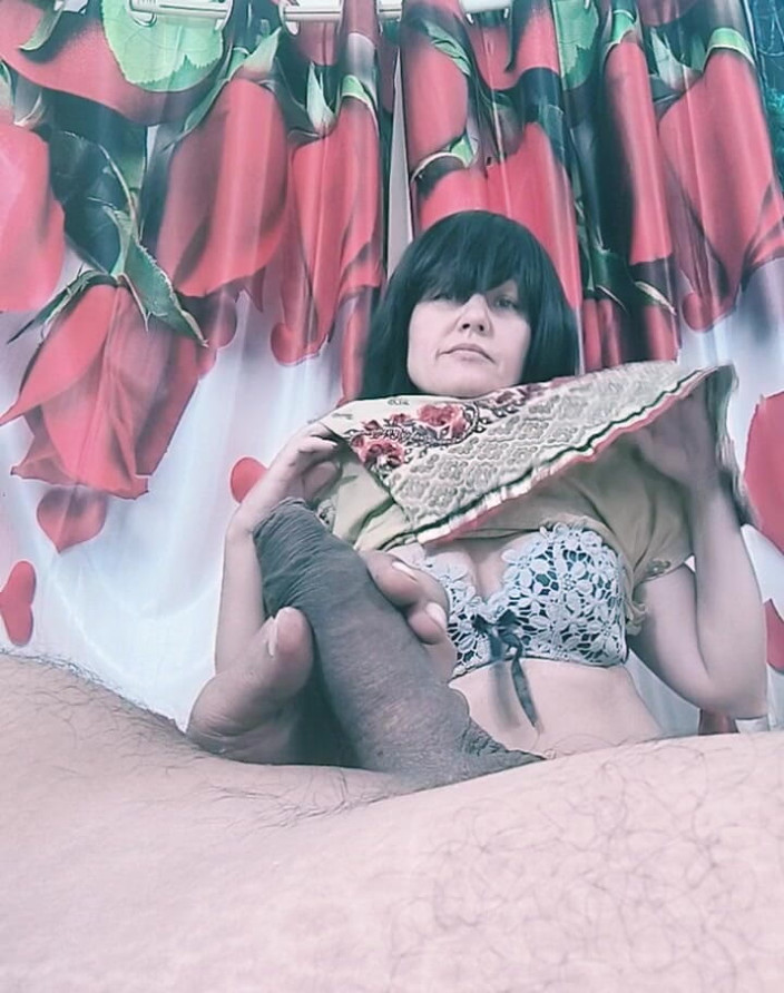 Bolly Karma: MiLF tettona fa sesso amatoriale