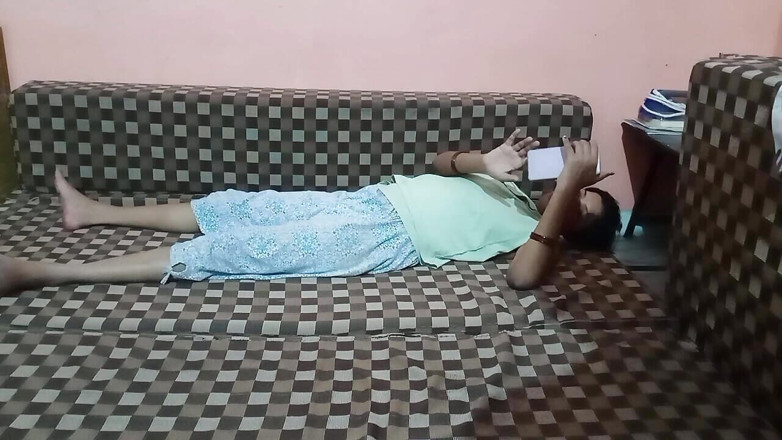 Sexpron: Fucked the Indian Bhabhi, Made Her Lie Down on the...