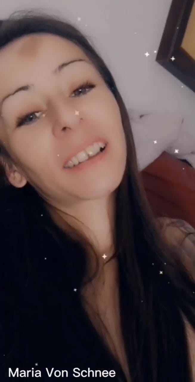 Maria Von Schnee: meri choot men 4 ungliyan daalna
