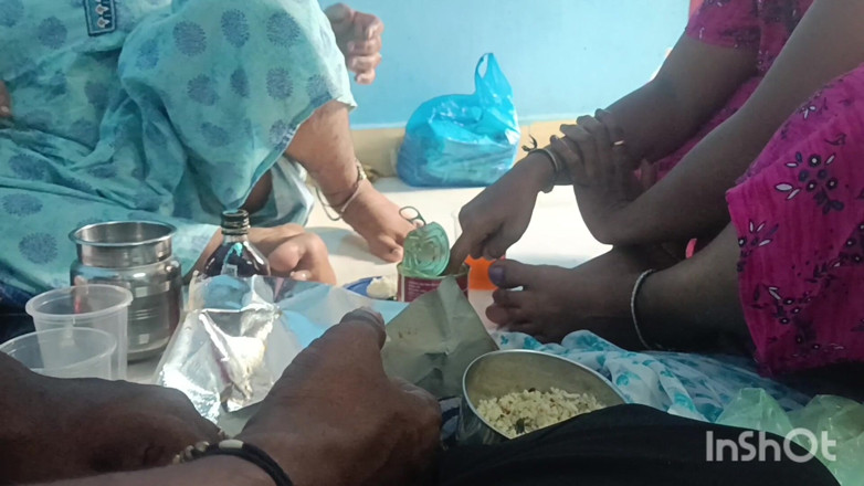 Reshmahotever: Zusammen mittagessen haben