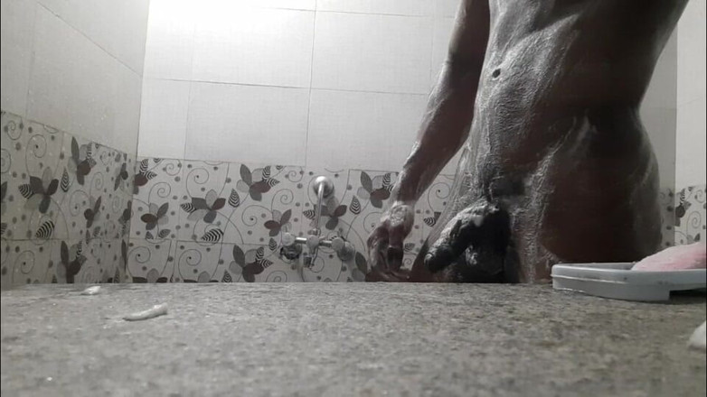 Wheyincognito: Ragazzo arrapato nella doccia del bagno
