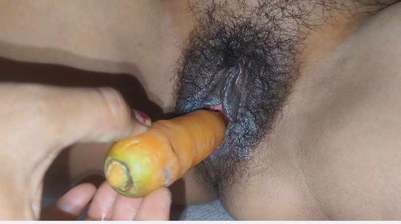 Sex with desi girl: положить морковь в бур в первый раз. Морковный секс-видео