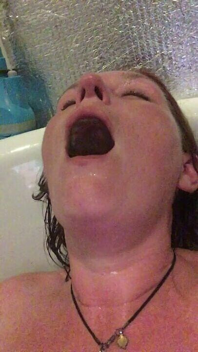 MistressWriggler: Padrona Wriggler Ha l'orgasmo più folle nel bagno