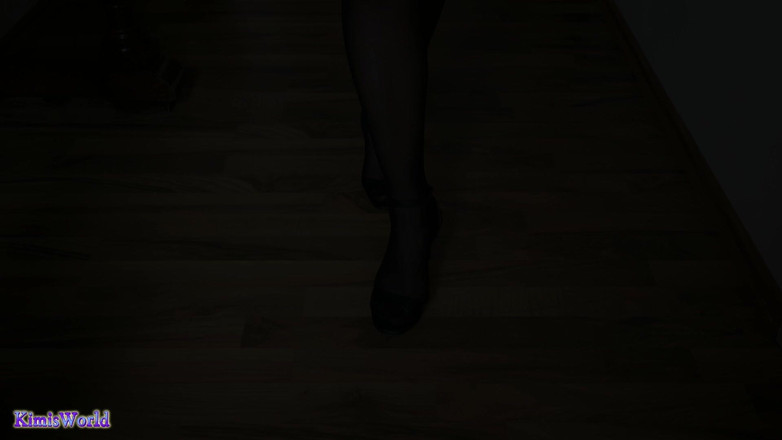 KimisWorld: Tacchi alti fa clic sul pavimento di legno - camminata lento...