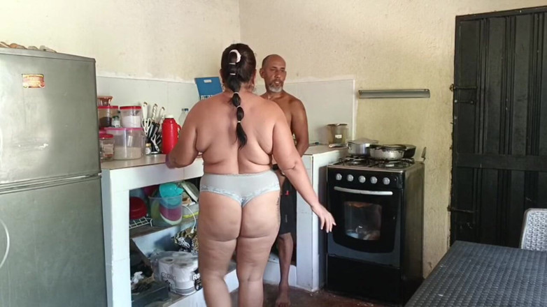 Adribella69: Mi Vecino Pervertido Llega a Casa Y Terminamos Teniendo Sexo...