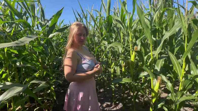 Maja Meer: Aventura anală nepermisă într-un câmp de porumb - prea dulce pentru a...