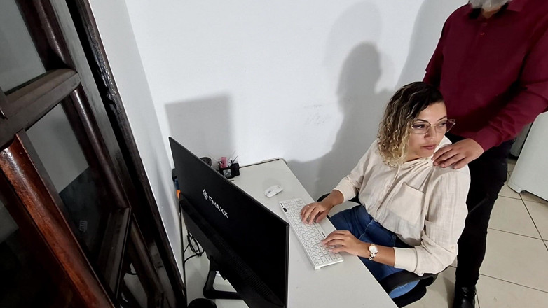 Gabi SweetCouplesStories: Домогательства в первый день работы.