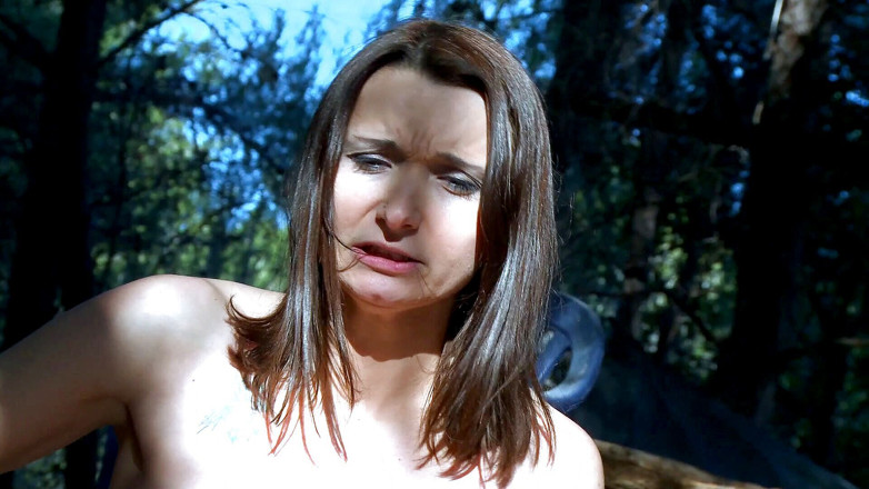 Time To Jerk Off: La ragazza mora con un gran culone viene sbattuta all'aperto