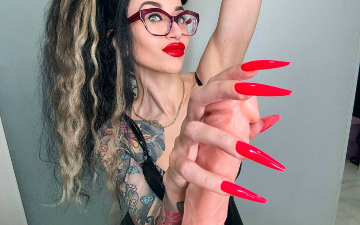 Julia domaina: Ongles rouges brillants et branlettes avec crachats