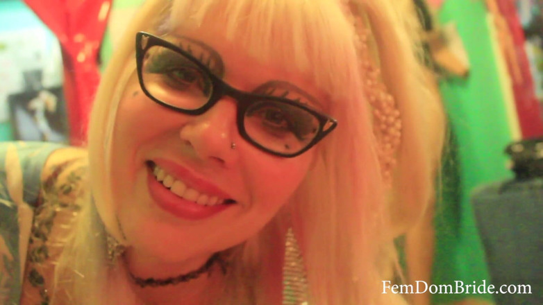 FemDom Bride: Щасливого локтоберу cbt