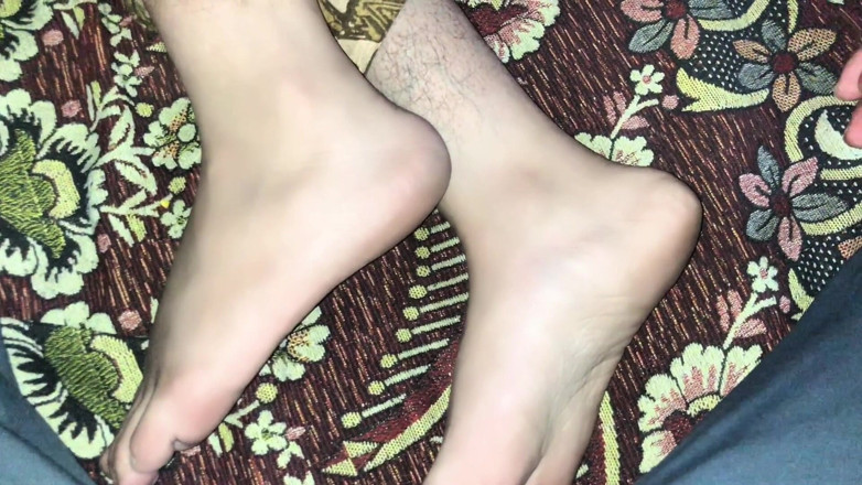 Kingsizedevil: Çarpıcı İranlı üvey kızın ilk anal üvey babası beni salatalıkla yakaladıktan sonra sıkı...