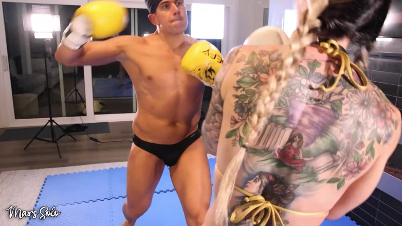 Mars solo: Match de boxe : Sam Stout vs Mars en solo - coups...