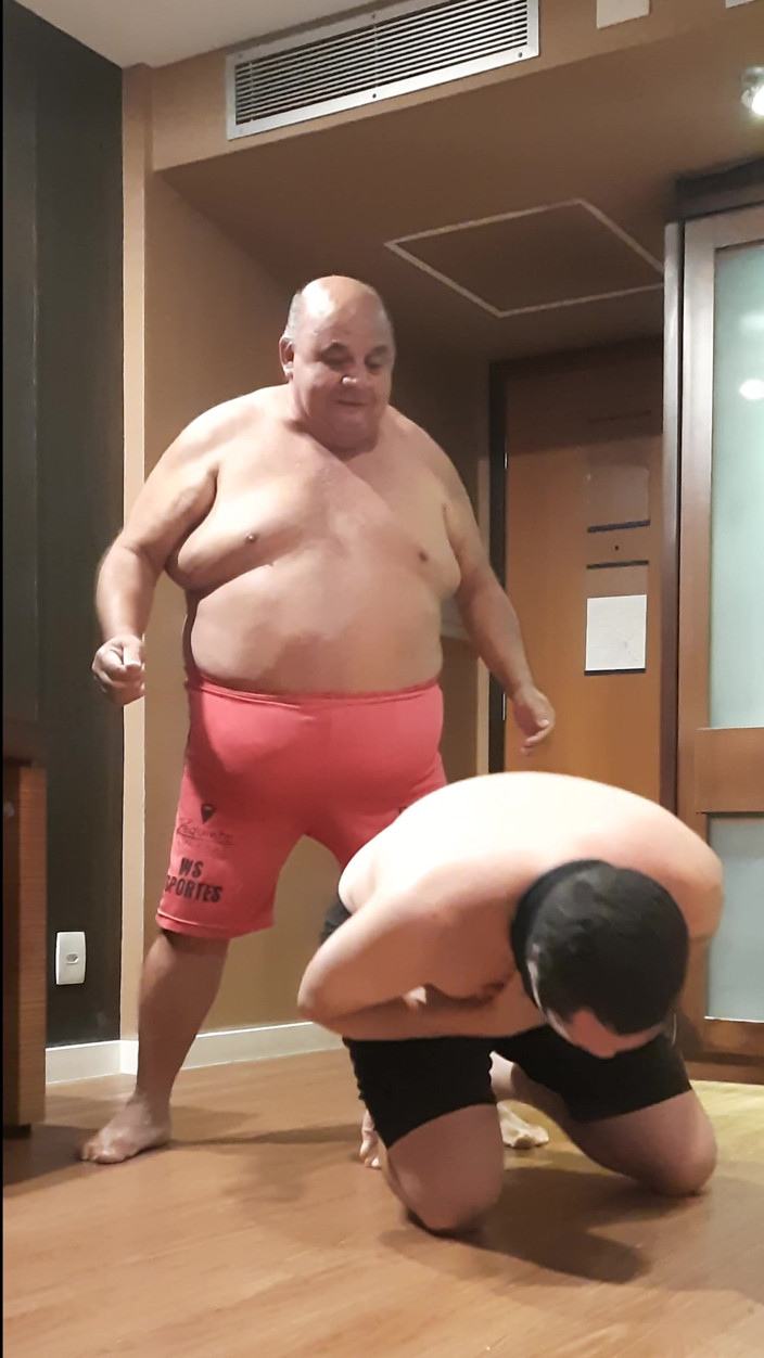 Punchbagplz: Brawling bubba trừng phạt một người làm việc