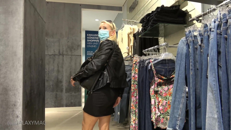 GALAXYMAG: Gina Blonde jde nakupovat
