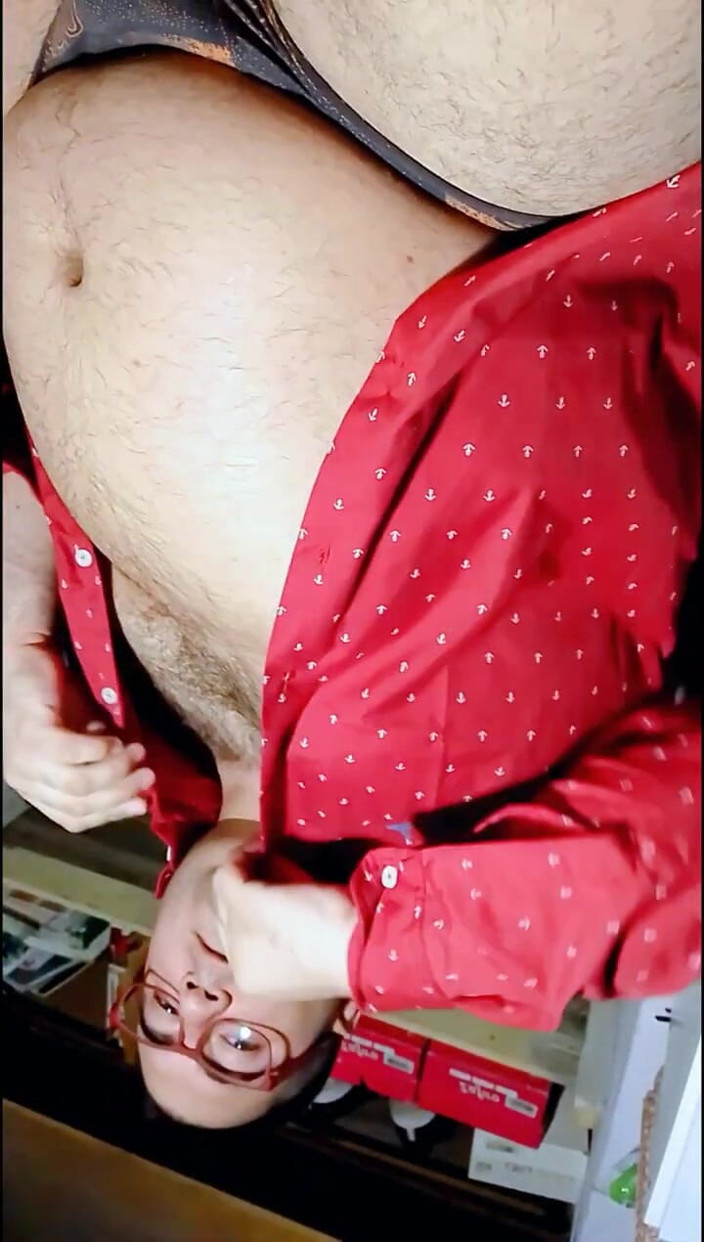 Gordito33PIG: Người đàn ông béo thử trên một số áo sơ mi cũ và...