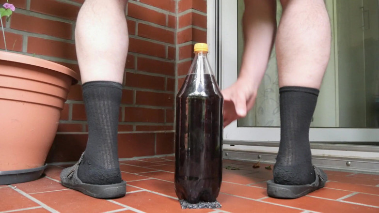 Qualzucht: Pelatihan anal pendek dengan botol ekstra besar