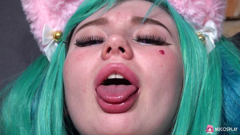 Nu Cosplay: A la zorra peluda Leyla Lure le encanta perforar su...