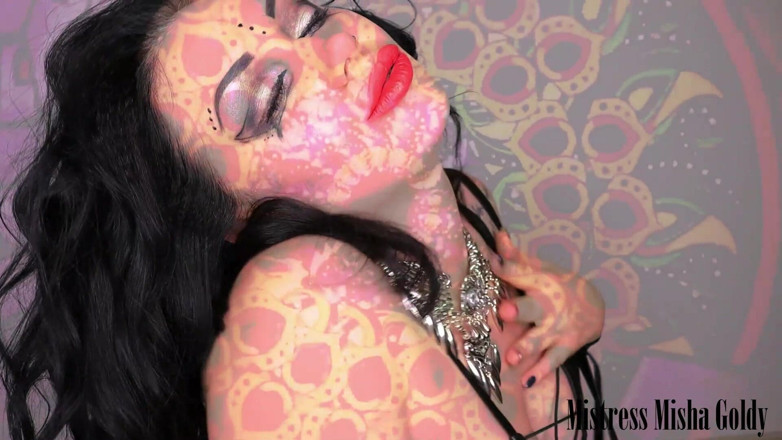 Goddess Misha Goldy: Bebeği için dölünü almak için Voodoo cadısından sihirli ruj transı