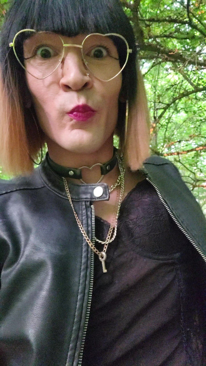 VaneSsa BiTCHx: Фантазм повії, трансвеститська повія ходить на звалищі сперми. Публічна виставка [червень] cumslut vanessabitchx