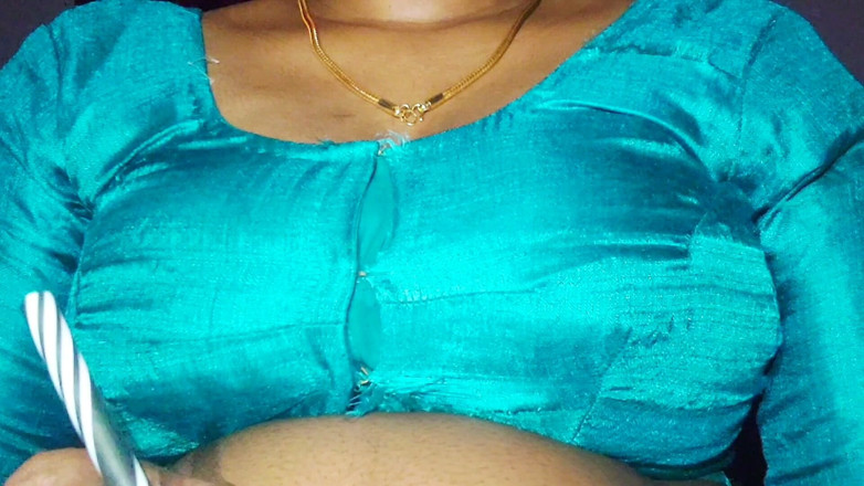 Desi Mohini: Sexy heiße tante verführt ihren freund mit ihren möpsen