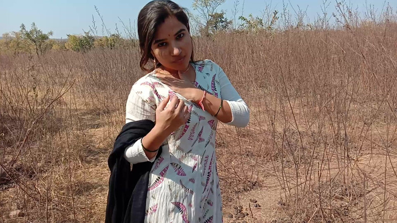 Kamini Bhabhi: Schöne echte indische kamini bhabhi nackt im dschungel