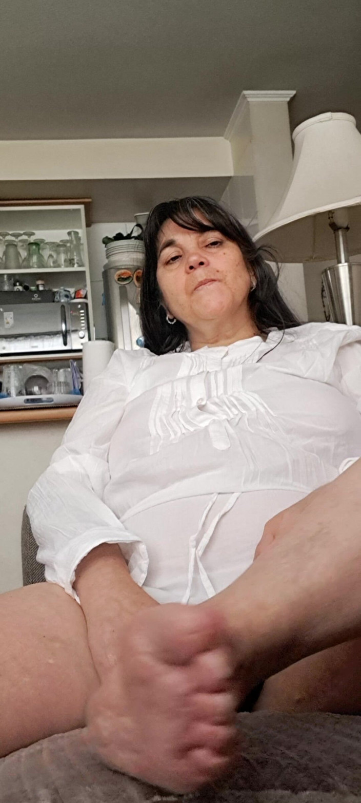 Mommy big hairy pussy: meri baalon vaali choot ke saath bahkaana