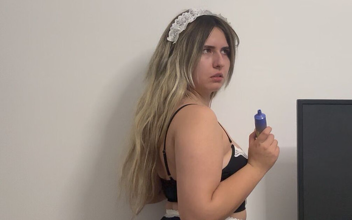 NipsAndStrips: POV, tu as embauché une jeune fille coquine