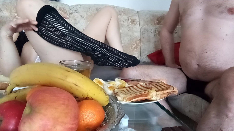 Gottini44: Cunnilingus pour le petit-déjeuner, une femme mariée se fait lécher...
