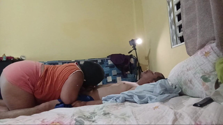 Stepmom_with_big_tits: Смачний великий член мого вітчима, який дуже збуджений.