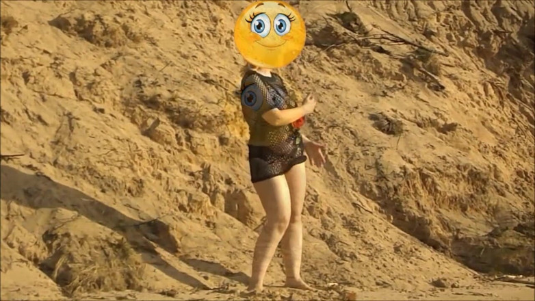 Lady Rose pee pee: Sulla spiaggia 15 - culi grossi e piscio.