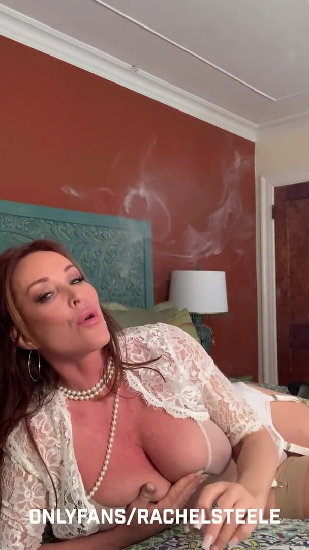 Rachel Steele: La pause fume de ma belle-mère