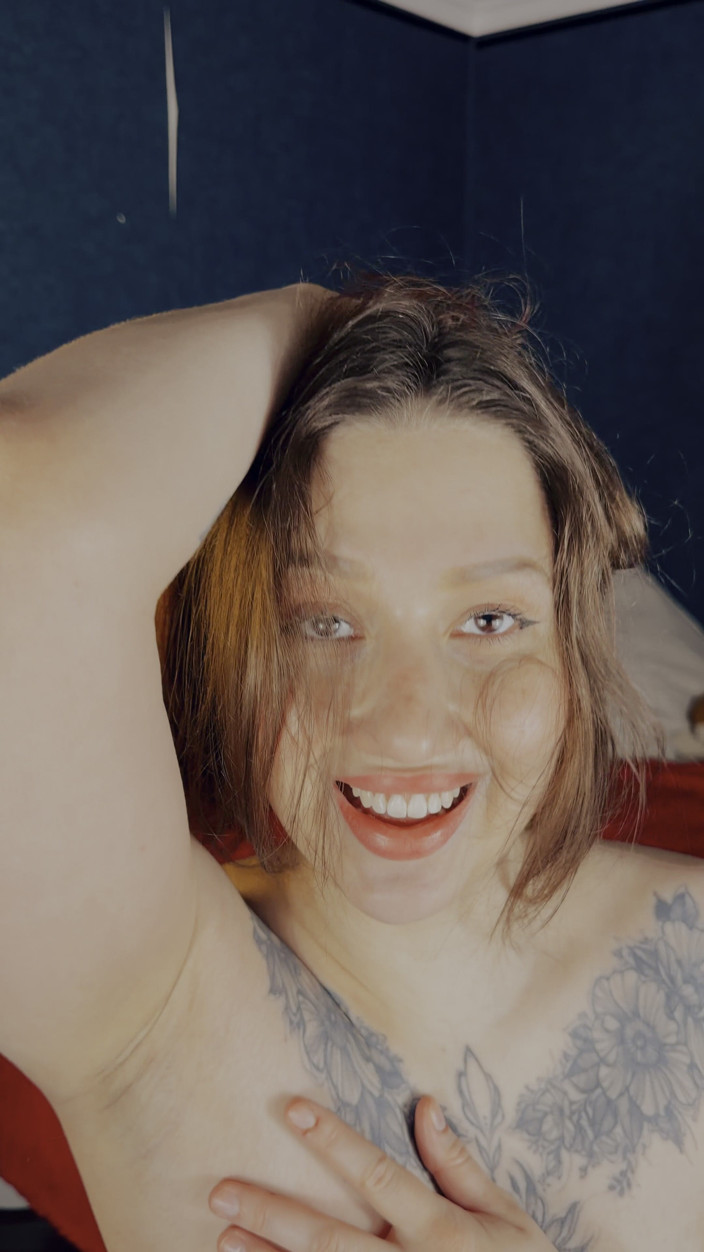 JessLux: Bruna Tatuata Stuzzica La Bellezza Asiatica, Ascellatura &amp; Scollatura Focus
