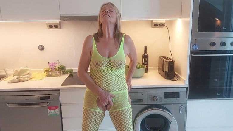 martinawest: Pourquoi certaines mamies le font dans la cuisine.