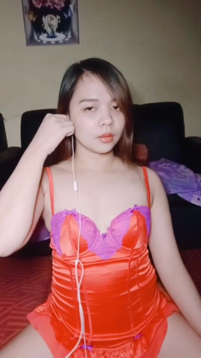 AsianSharinami: ¿Te lamerá la polla así