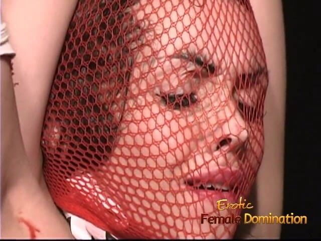 Erotic Female Domination: MILF submisif yang bertetek besar disebat dalam cosplay parodi