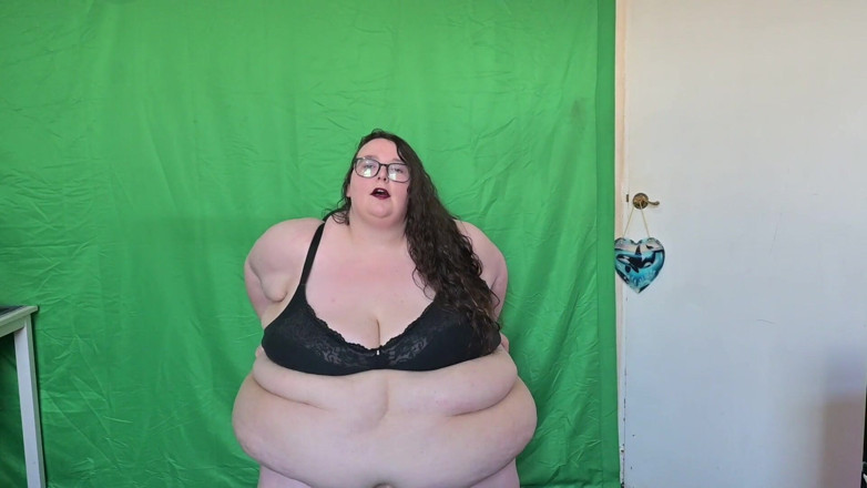 SSBBWLadyBrads: Cewek super semok lagi asik goyang sambil bugil