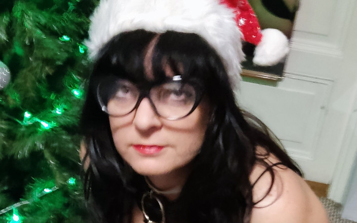 Toilet Mommy: Une MILF Aux Seins Flasques Reçoit Un Cadeau De Noël